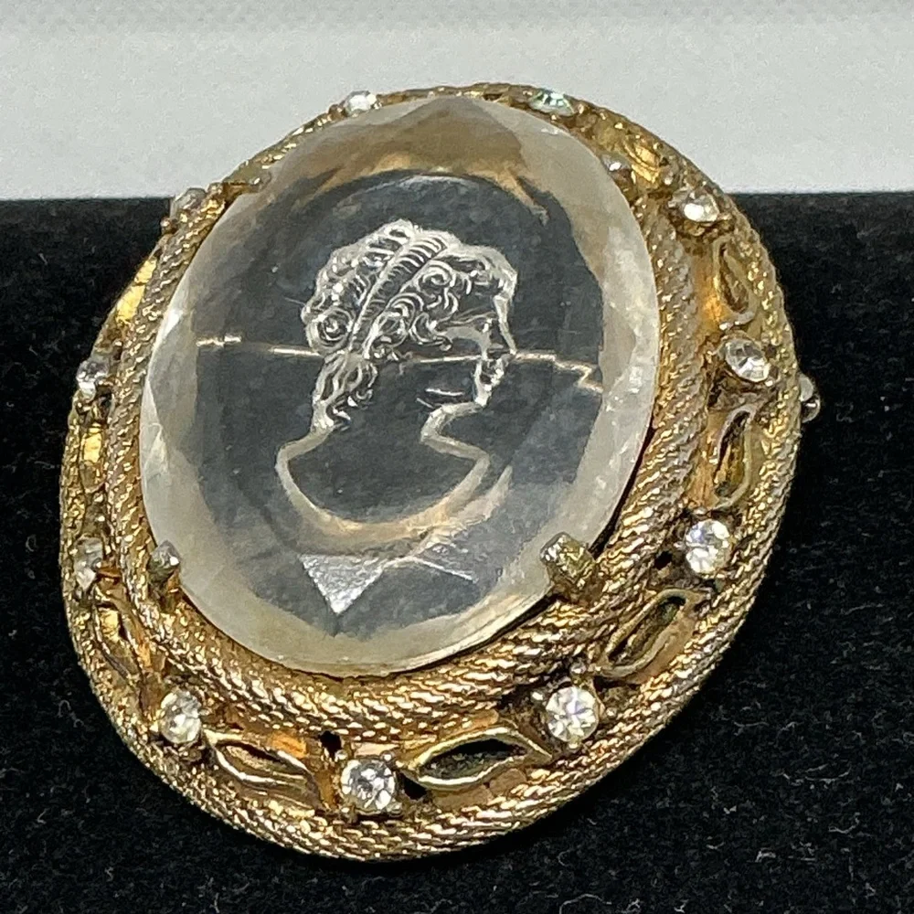 Vintage Lucite Intaglio Cameo Brooch Classical Lady Rhinestone Gold Tone